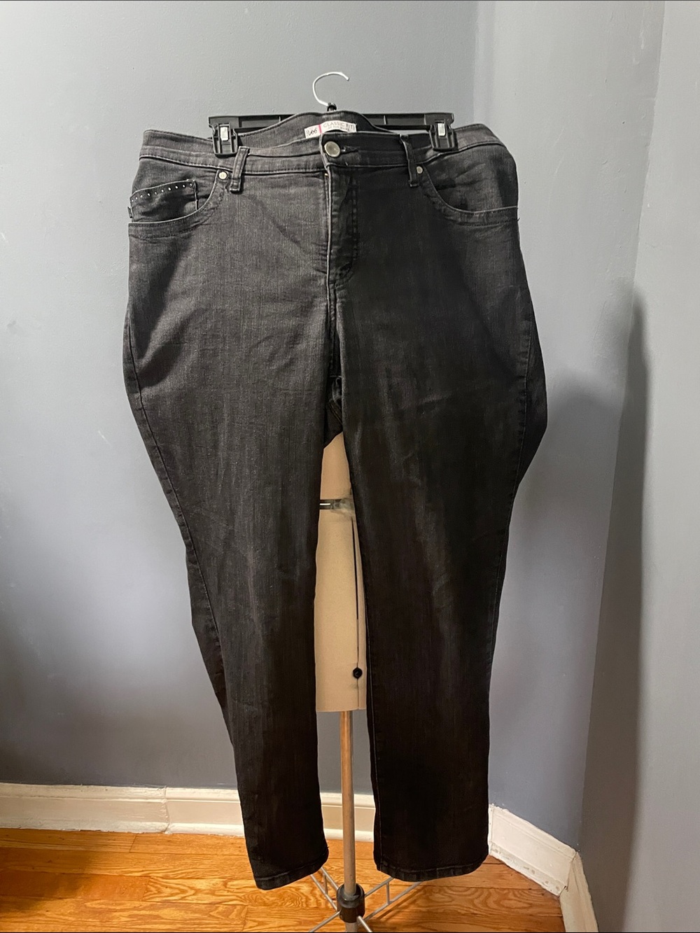 Lee Women's Classic Fit At The Waist Jeans with Subtle Stud Detail Size-37